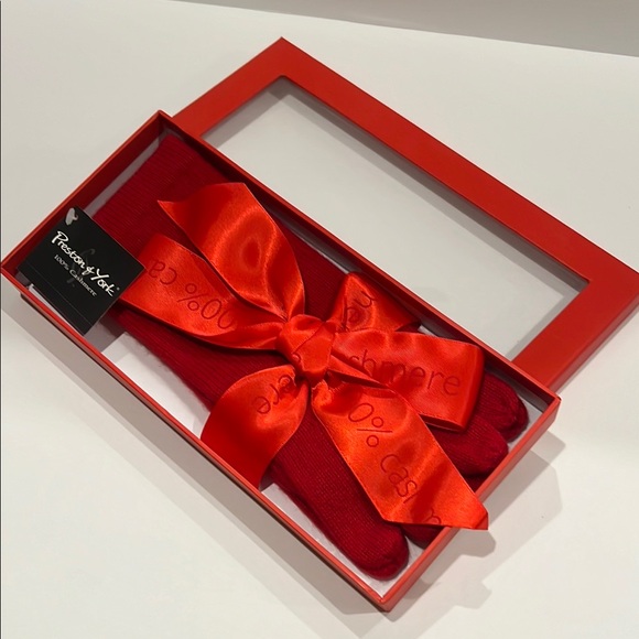 Red Cashmere Gloves. NWT - Picture 3 of 3